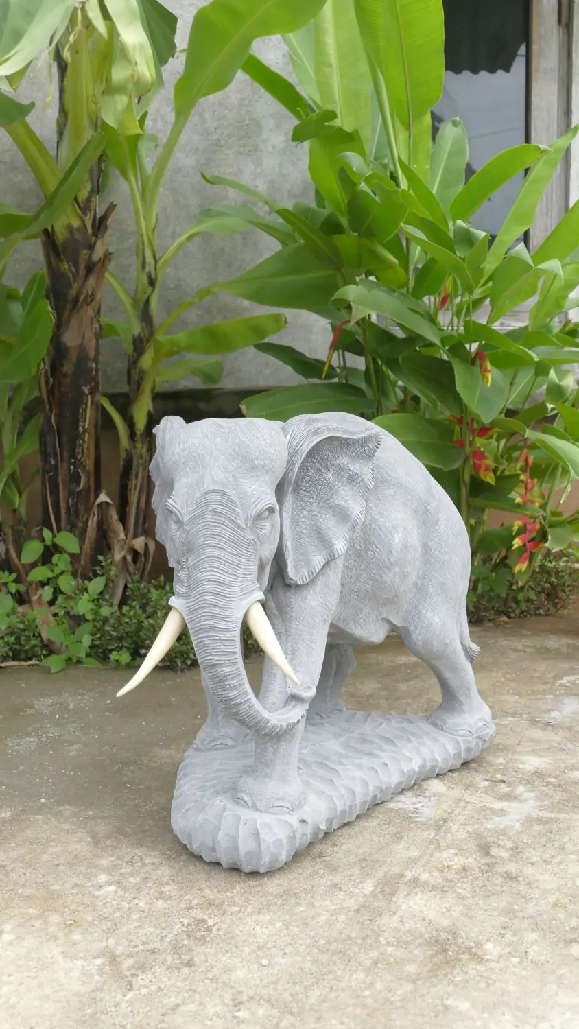  Product image 1 of the product “Rajah - Elephant, looking right, 63 cm L | cast stone ”